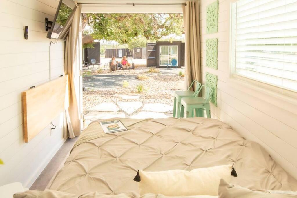 The Container Retreat @ 290 Wine Trail #9 Get Away Today! Hye Экстерьер фото