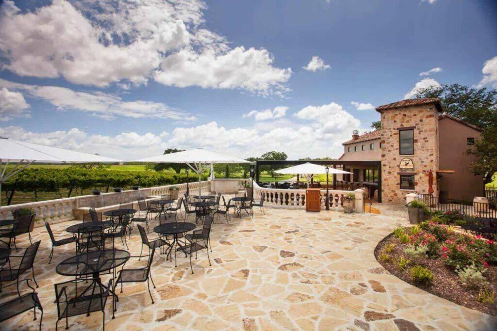 The Container Retreat @ 290 Wine Trail #9 Get Away Today! Hye Экстерьер фото