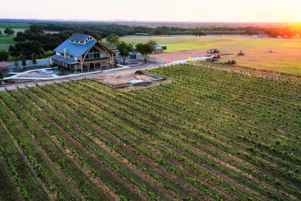 The Container Retreat @ 290 Wine Trail #9 Get Away Today! Hye Экстерьер фото
